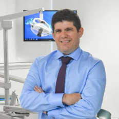 Dr. Eduardo Martinez
